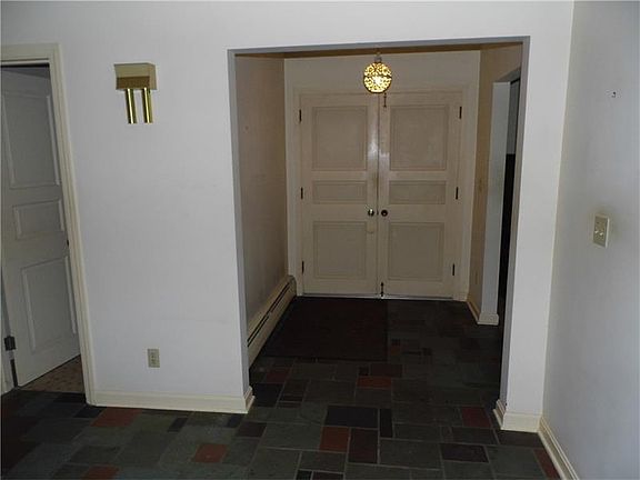 4th image of 107 Bradley Dr