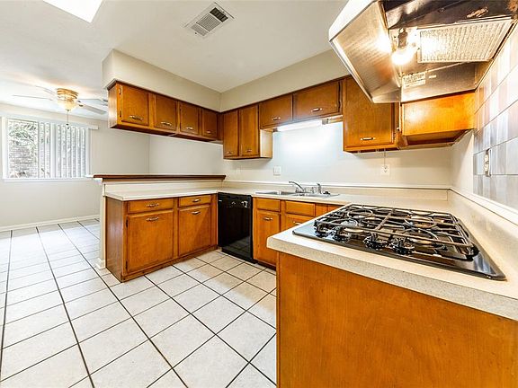 3rd image of 301 Brandywyne Dr