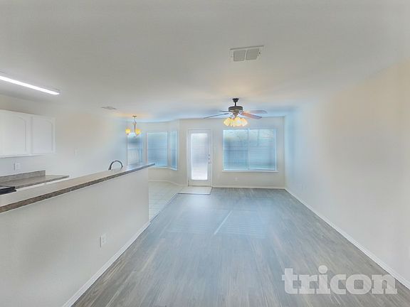 3rd image of 1300 Pine Ln