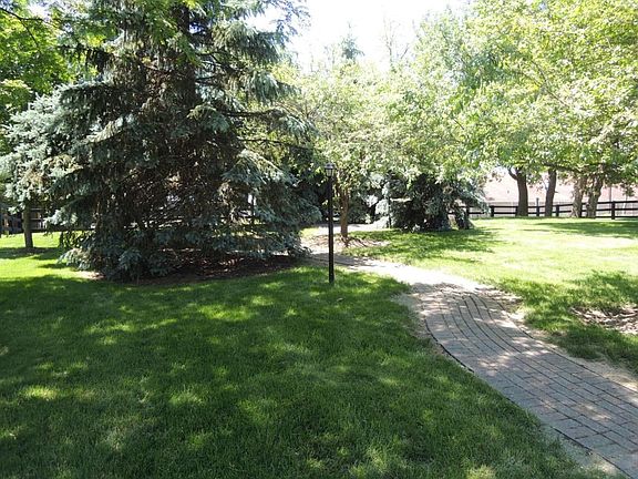 4th image of 368 Crescent Ct