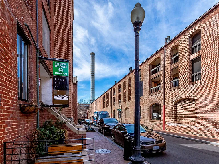 1315 N Ode St #704 — Photo 43