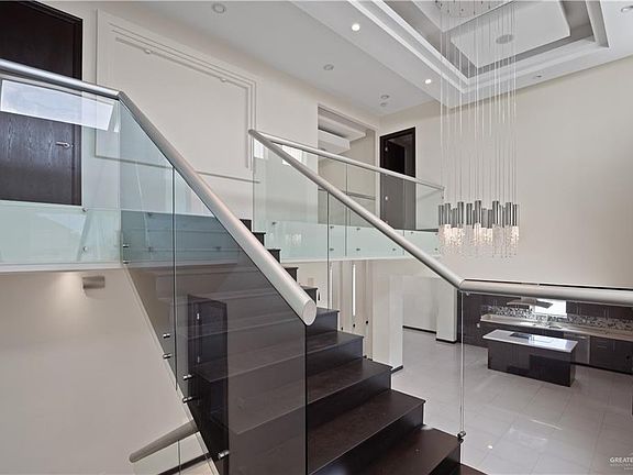 4th image of 2505 May Ave