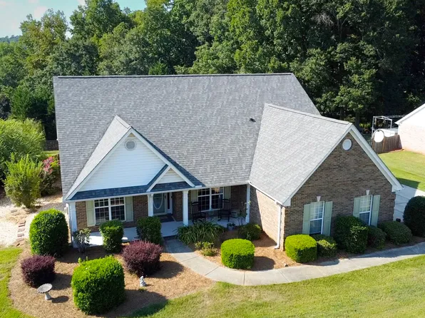 816 Crystal Meadow Dr, Winder, GA 30680