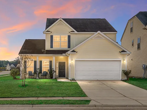 222 Weeping Cypress Dr, Moncks Corner, SC 29461