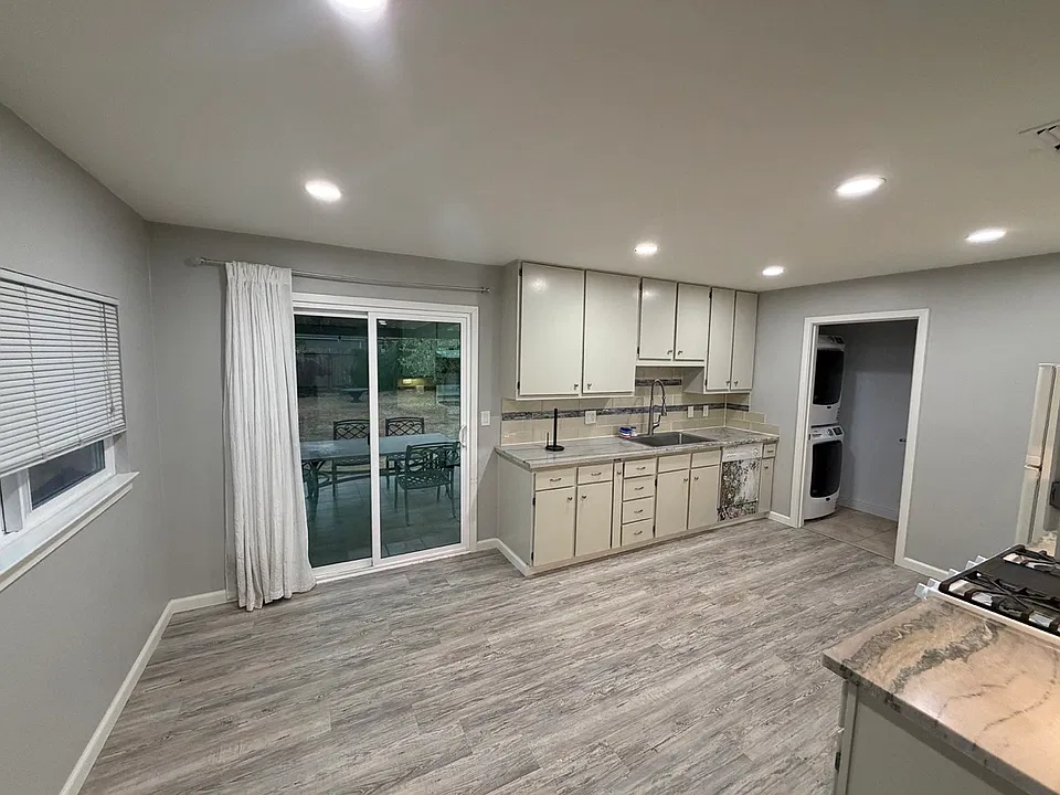 2212 20th Ave