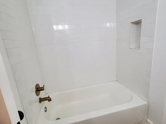 4th image of 206 S Haswell Dr #B