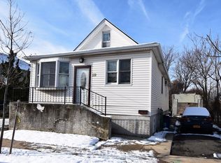 38 Pearsall St, Staten Island, NY 10305