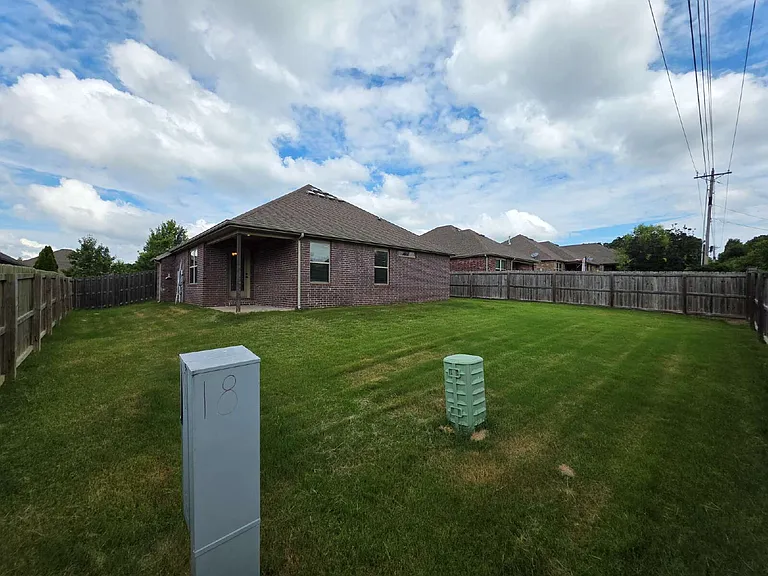 3072 N Autumn Rose Ave — Photo 17