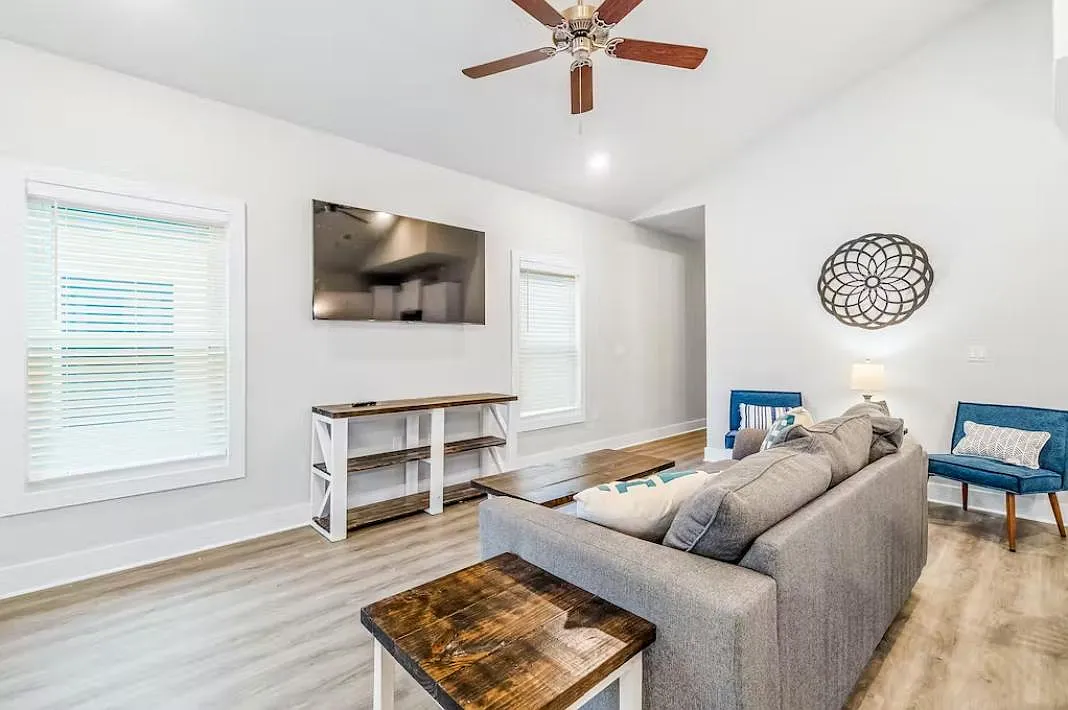 3 bed, 2.5 bath, 1703 sqft, $2,800 — Photo 4