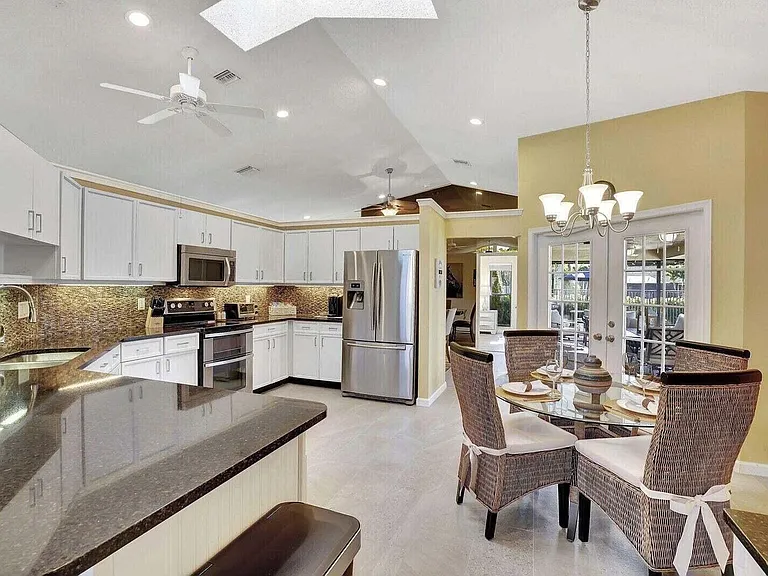 14148 Paddock Dr — Photo 22