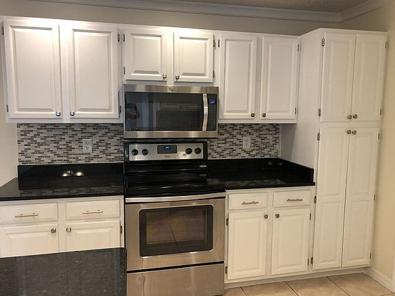 2nd image of 811 Island Walk Dr
