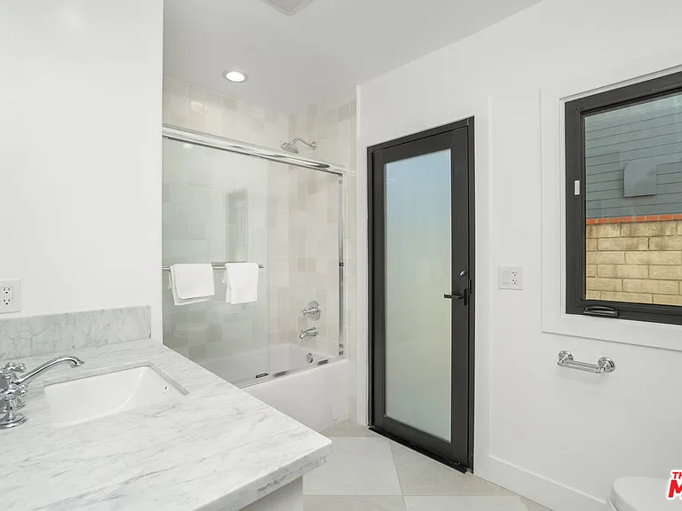 4608 Westchester Dr — Photo 43