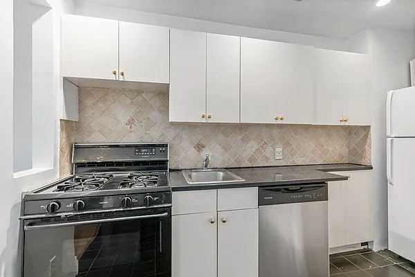 Rented by Douglas Elliman | media 8