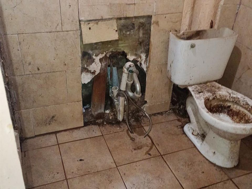 1st image of 1327 Clay Avenue