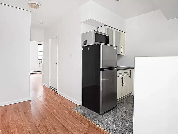 4th image of 45 Avenue B APT 3