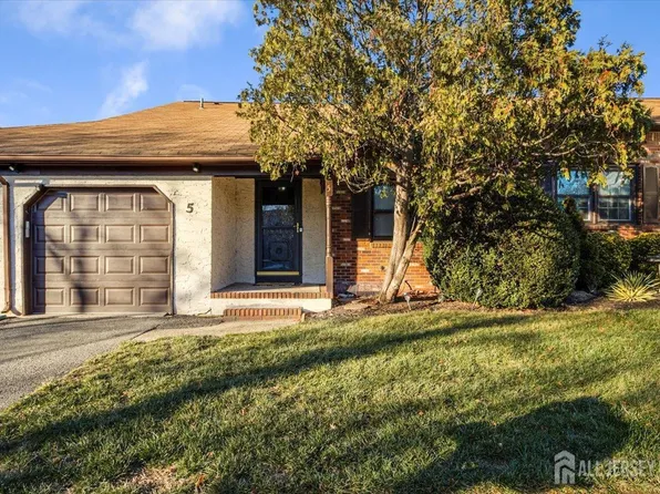 5 Cheltenham Pl, Sayreville, NJ 08872