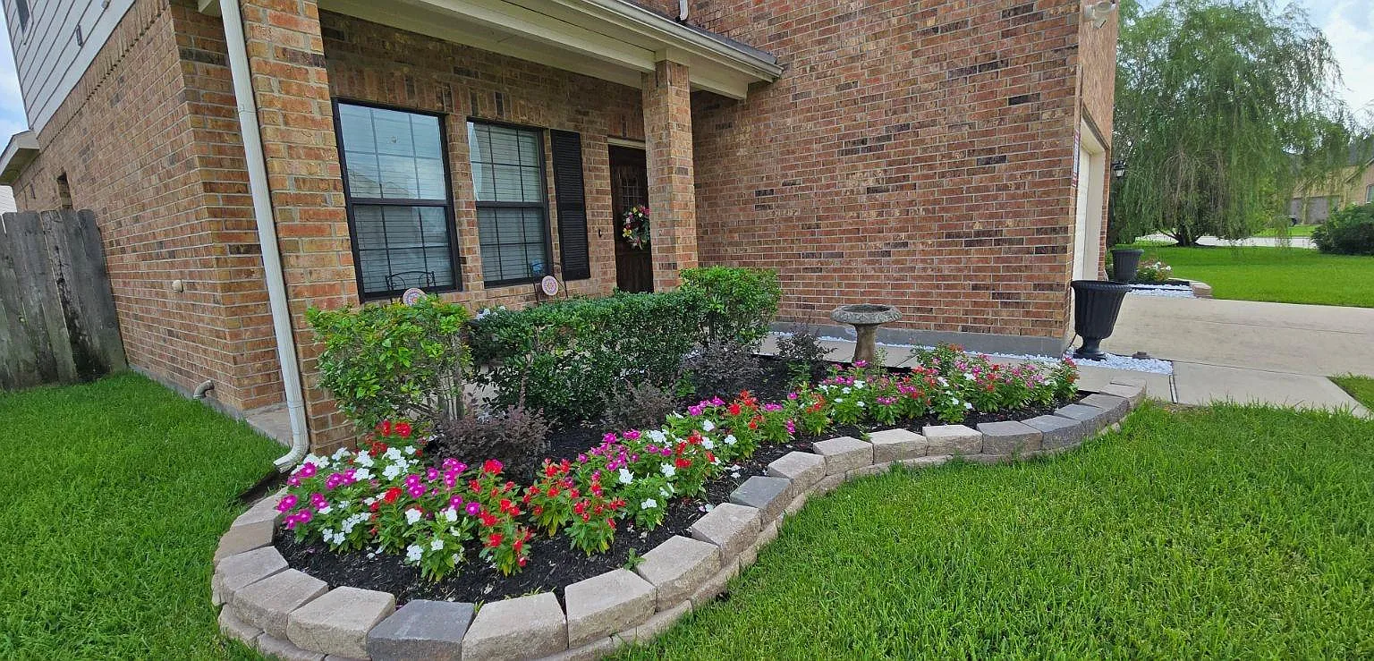 4 bed, 2.5 bath, 2430 sqft, $2,500 — Photo 2