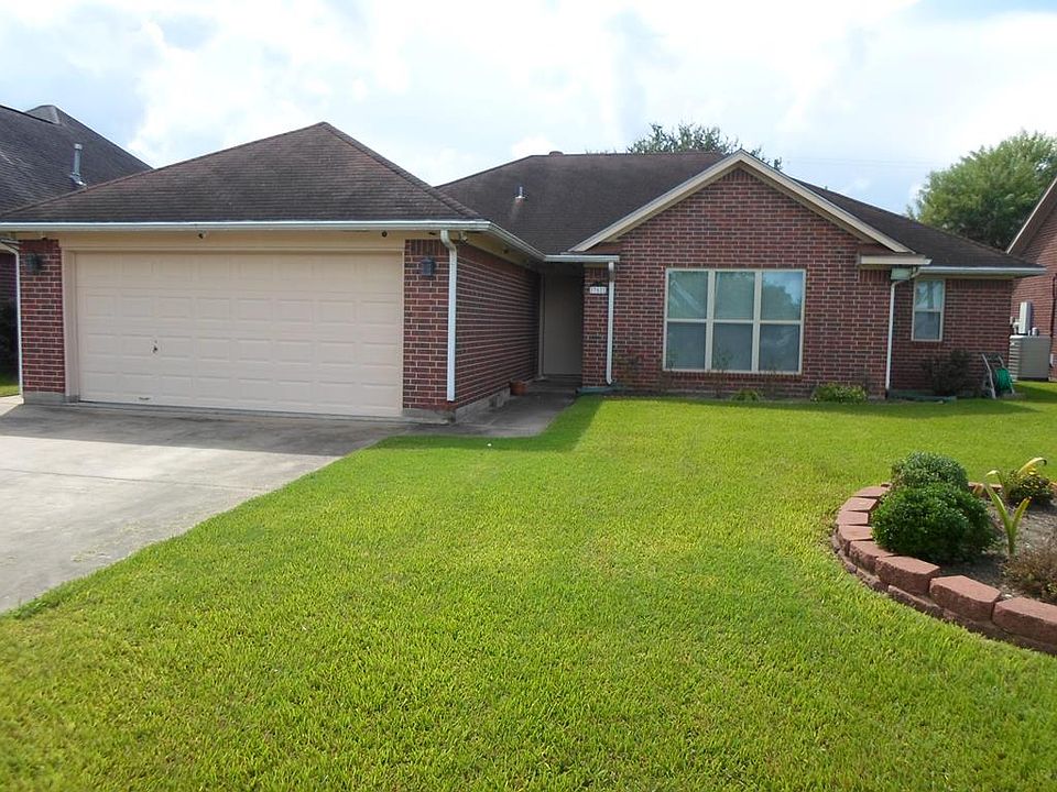 1st image of 702 Live Oak Ave