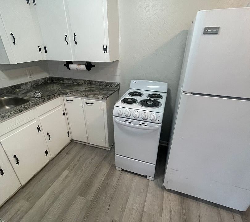 1st image of 1705 1/2 N Wood Ave
