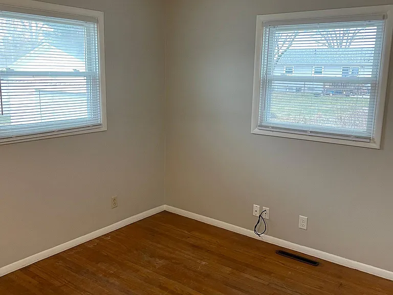 19 E Carroll Dr — Photo 7