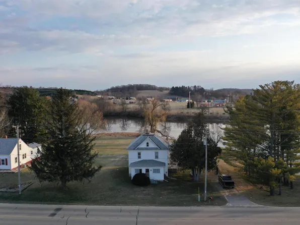 121 County Road V, Cazenovia, WI 53924