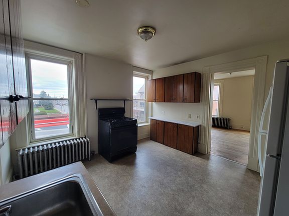 3rd image of 87 N Main St APT 6