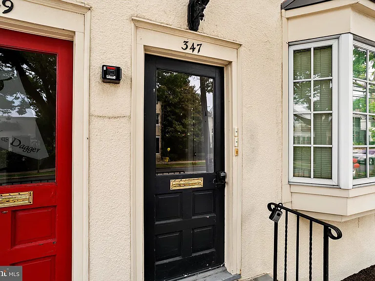 347 Nassau St #B — Photo 3