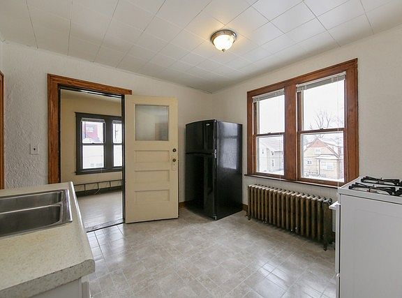 5th image of 2733 S 60th Ct