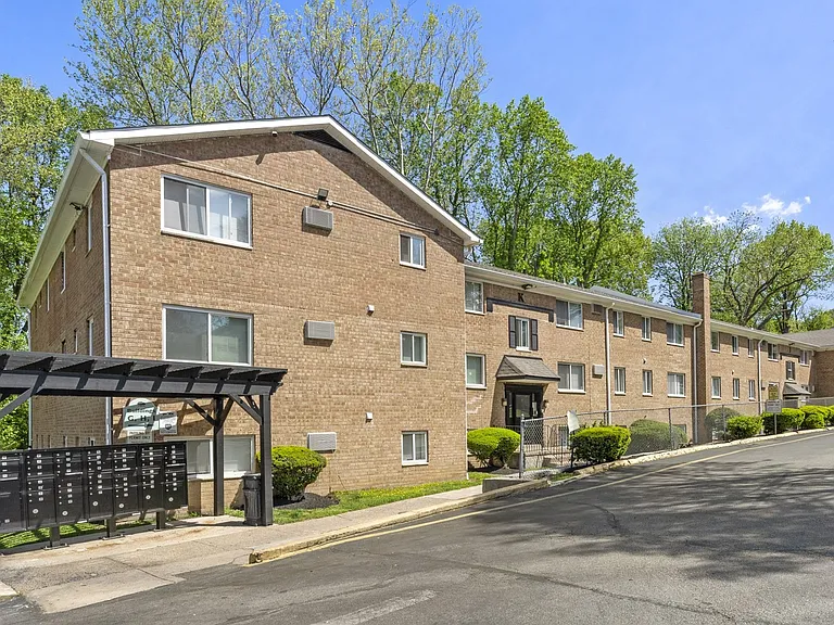 Green Forest Apartments — Photo 17