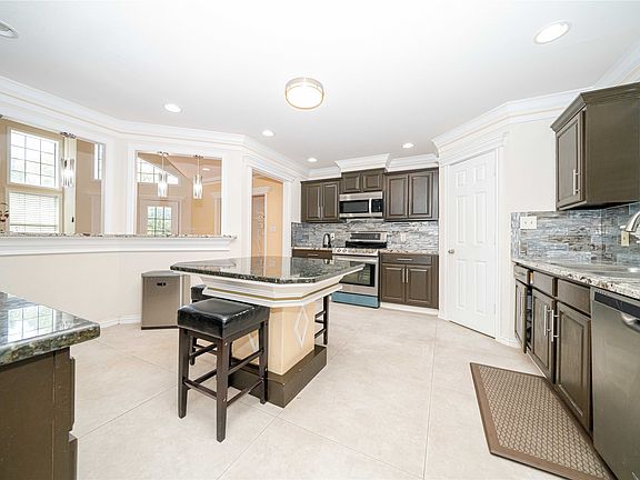 5th image of 2460 Waterstone Dr