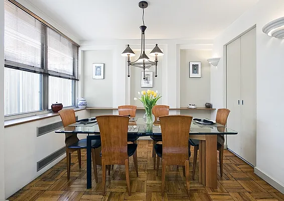 Sold by Sloane Square | media 10