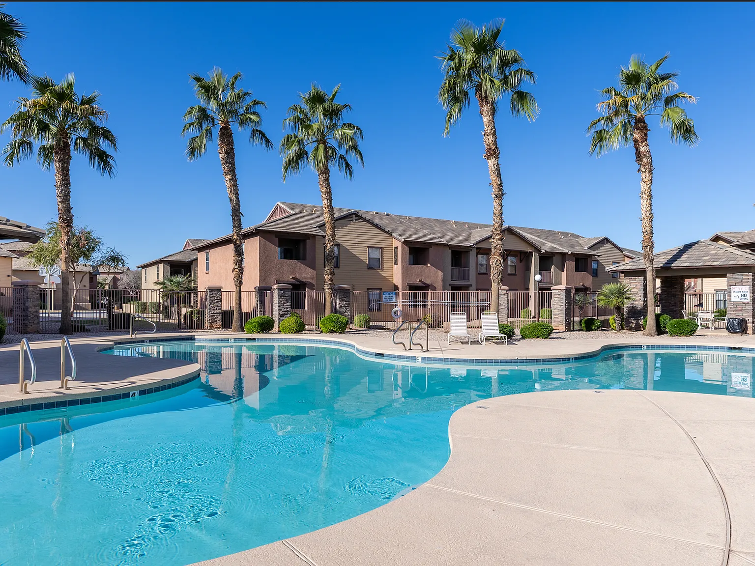 San Clemente Apartments — Photo 4