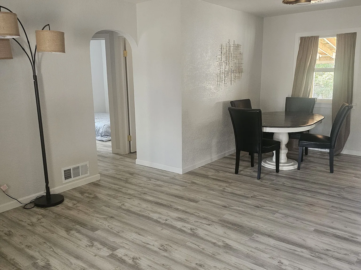 3 bed, 924 sqft, $1,500 — Photo 2