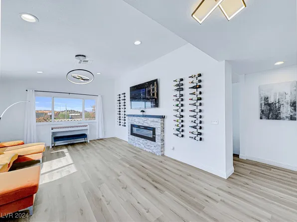 600 Hidden Valley Dr, Henderson, NV 89002