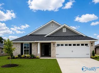 102 Sidney Ruth Dr, New Market, AL 35761