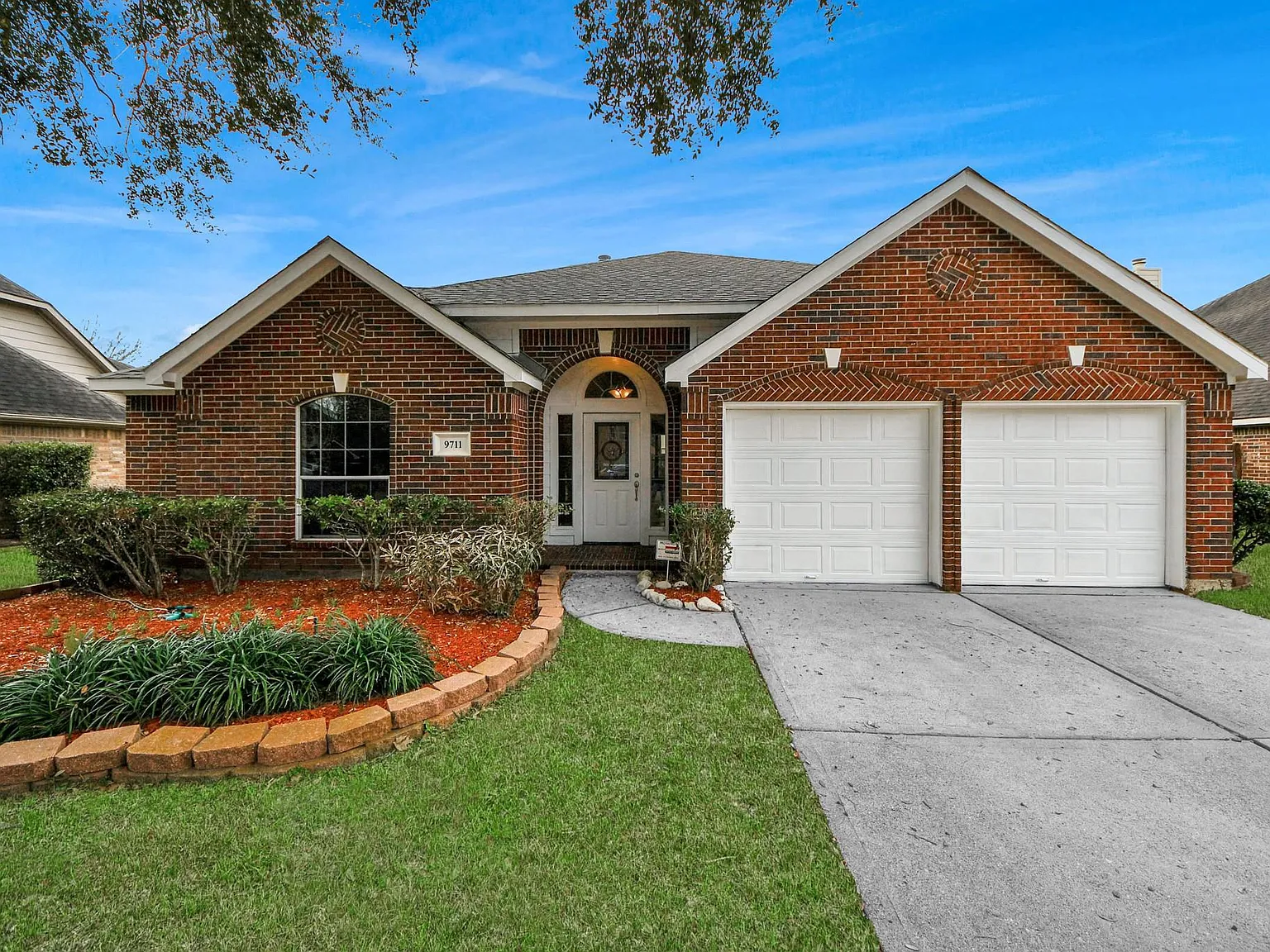 3 bed, 2.0 bath, 2020 sqft, $2,500 — Photo 4