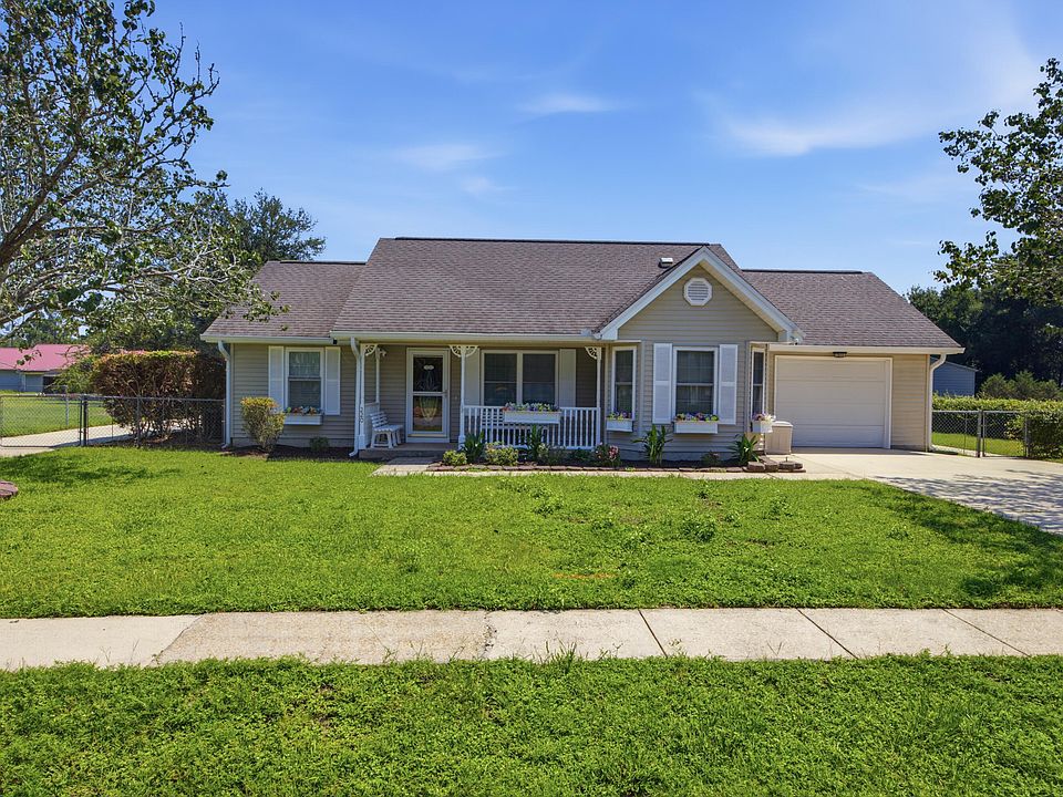 1st image of 220 Walker Cir W