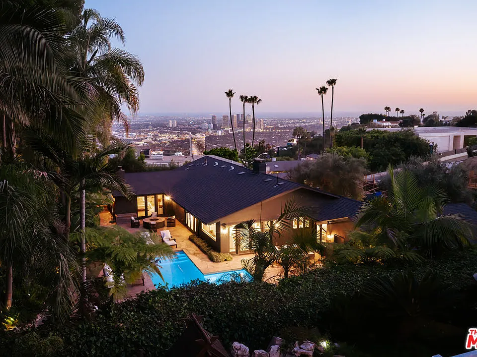 1744 N Doheny Dr