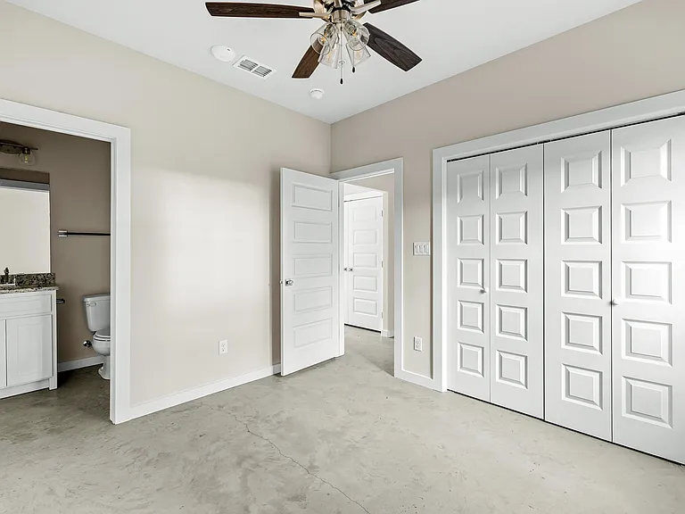 2290 W Tarleton St — Photo 8