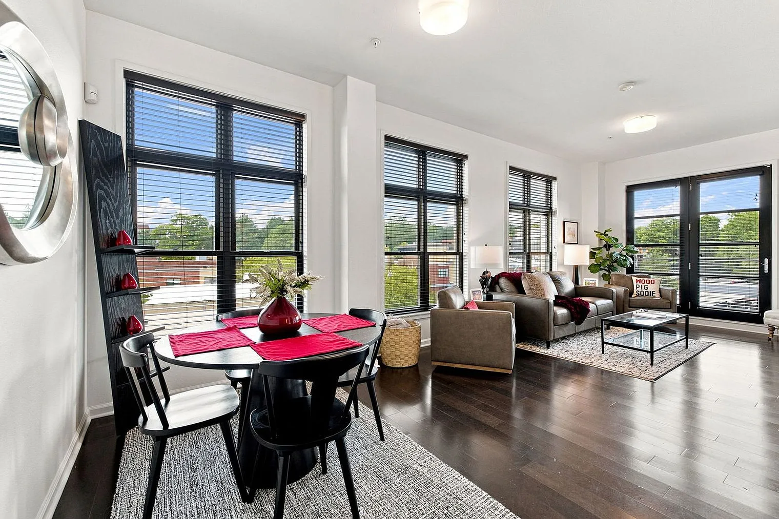 2 bed, 2.0 bath, 1313 sqft, $4,526 — Photo 4