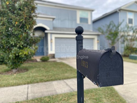 3rd image of 1913 Thetford Cir