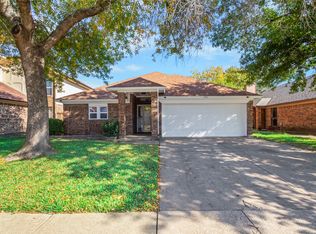 5711 Congressional Dr, Arlington, TX 76018