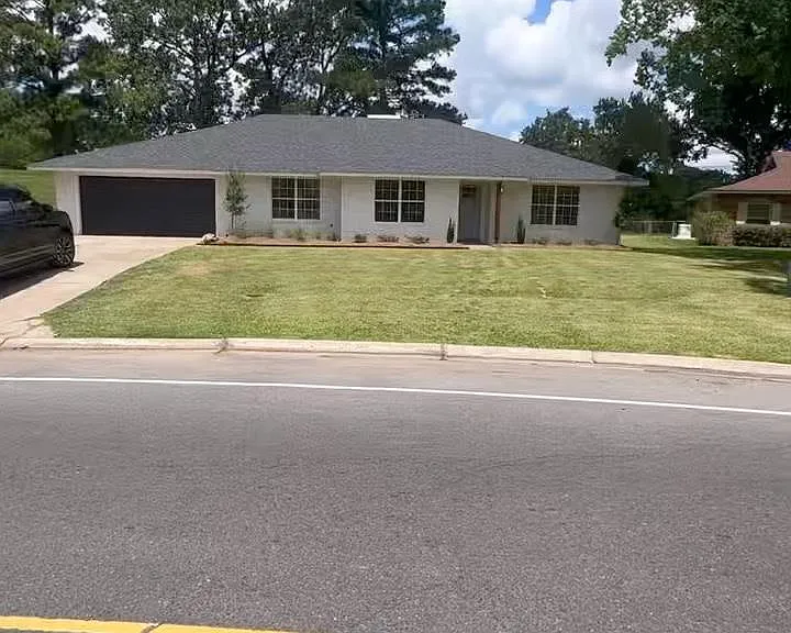 2605 Cuba Blvd — Photo 1