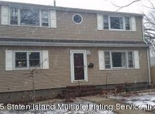 67 Revere St, Staten Island, NY 10301