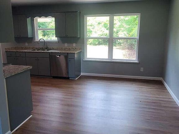 4th image of 2958 Hillcrest St