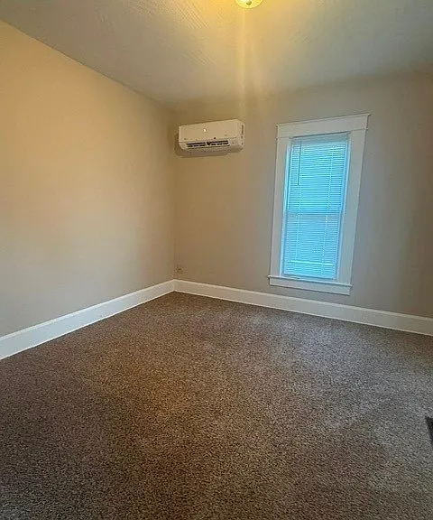 409 W Walnut St — Photo 26
