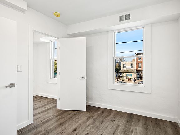 5th image of 240 E Girard Ave Unit 1