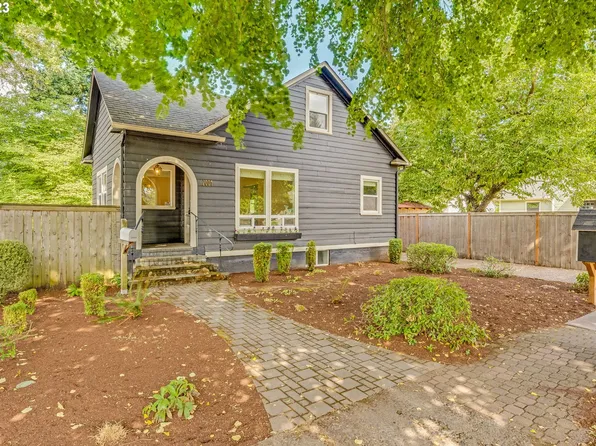 2004 Harney St, Vancouver, WA 98660