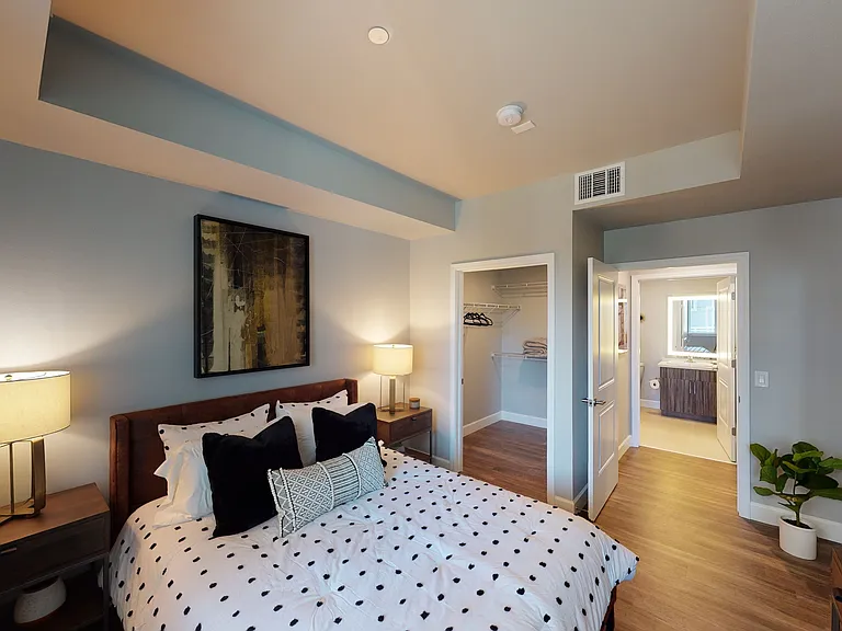 Capitol Towers - Luxury Midrise — Photo 9