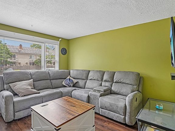 4th image of 20 Douglas Dr #20